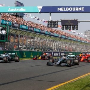 MELBOURNE GRAND PRIX CIRCUIT, AUSTRALIA - MARCH 17: Valtteri Bottas, Mercedes AMG W10 leads Lewis Hamilton, Mercedes AMG F1 W10 at the start of the race during the Australian GP at Melbourne Grand Prix Circuit on March 17, 2019 in Melbourne Grand Prix Circuit, Australia. (Photo by Steven Tee / LAT Images)